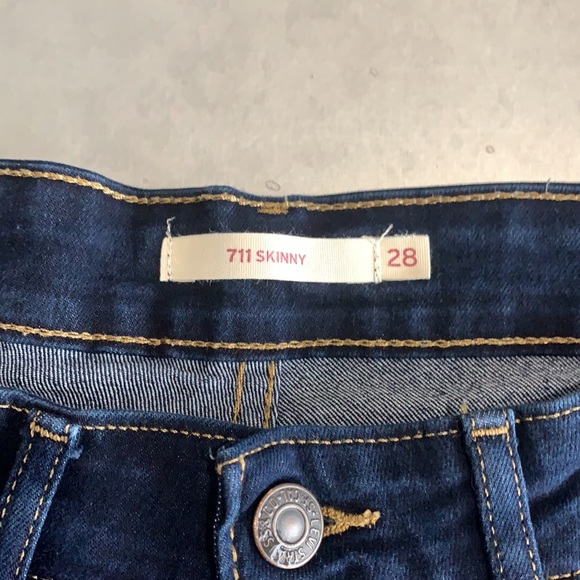 Levi’s 711 Skinny Jean - Picture 2 of 6